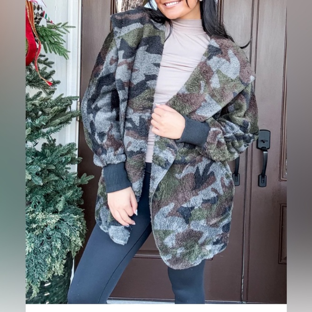 Hem And Thread Womans Open Front Fuzzy Fleece Cardigan ONE SIZE Camo Hooded.